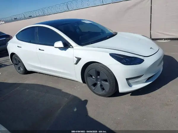 5YJ3E1EAXNF317928 2022 TESLA MODEL 3 - Image 1
