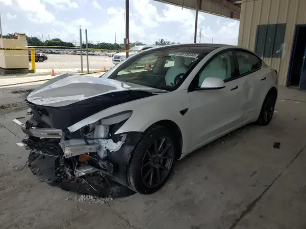 5YJ3E1EAXNF321803 2022 TESLA MODEL 3 - Image 1