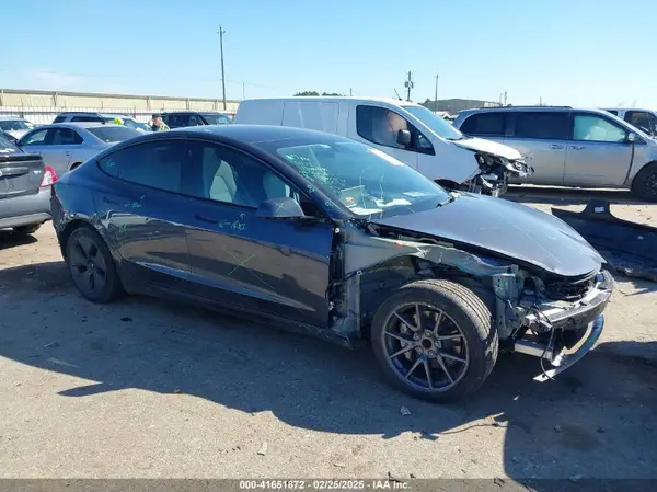 5YJ3E1EAXNF326354 2022 TESLA MODEL 3 - Image 1