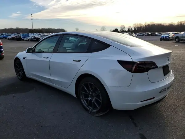 5YJ3E1EAXNF326953 2022 TESLA MODEL 3 - Image 2