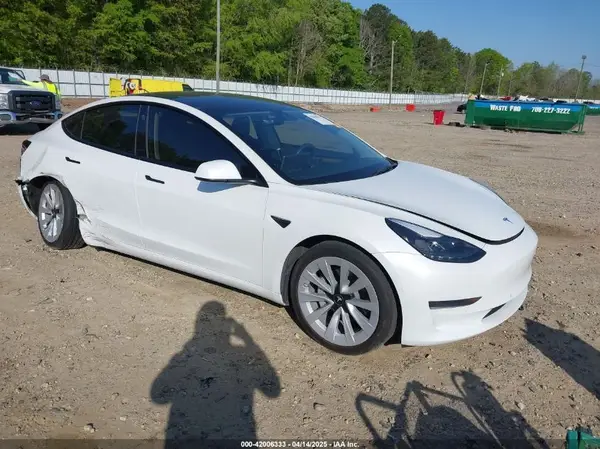 5YJ3E1EAXNF346944 2022 TESLA MODEL 3 - Image 1