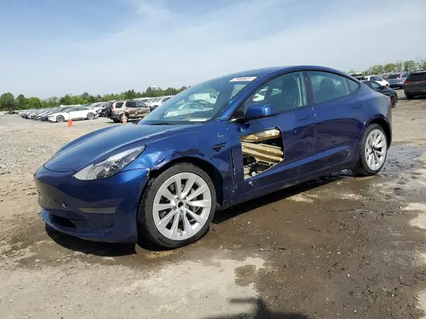 5YJ3E1EAXNF370144 2022 TESLA MODEL 3 - Image 1