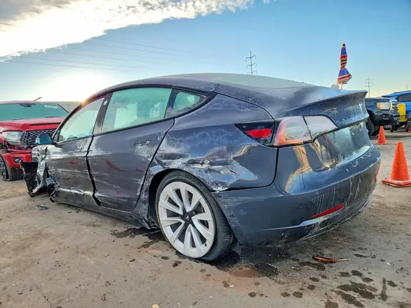 5YJ3E1EAXNF370323 2022 TESLA MODEL 3 - Image 2
