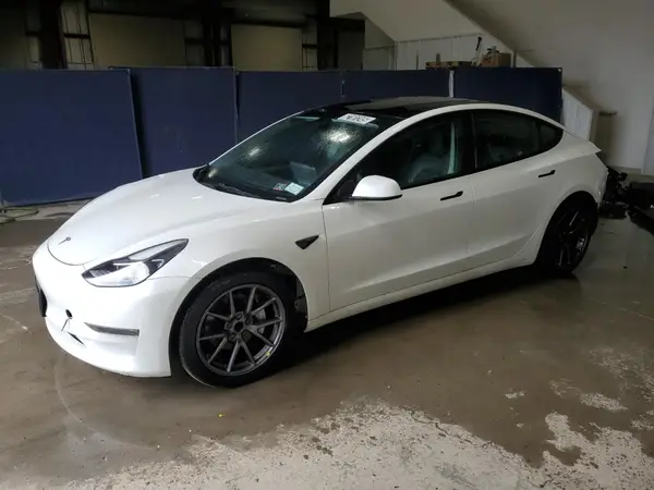 5YJ3E1EAXNF370399 2022 TESLA MODEL 3 - Image 1