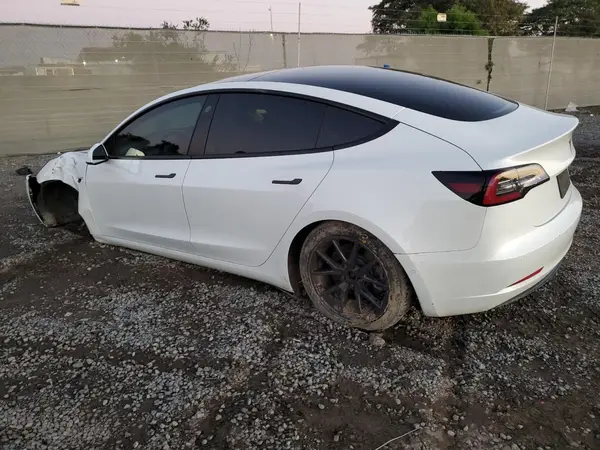 5YJ3E1EAXNF373707 2022 TESLA MODEL 3 - Image 2