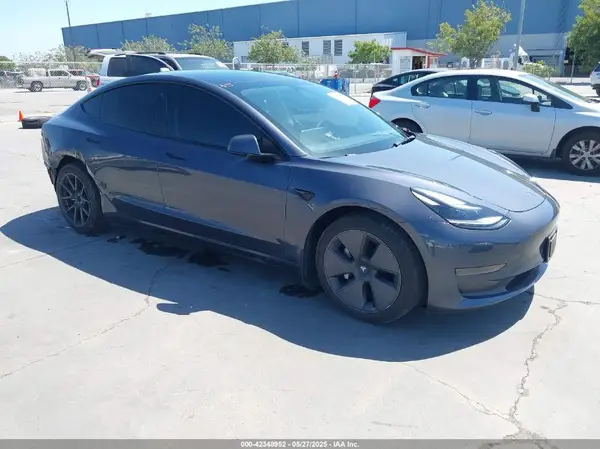 5YJ3E1EAXPF405588 2023 TESLA MODEL 3 - Image 1