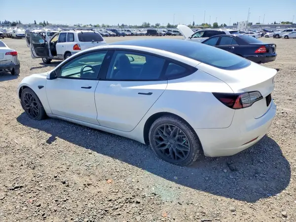 5YJ3E1EAXPF430250 2023 TESLA MODEL 3 - Image 2