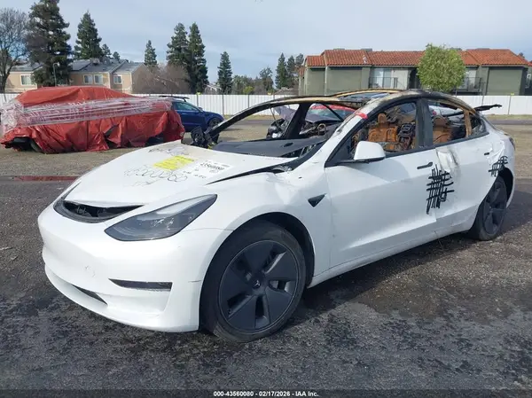 5YJ3E1EAXPF432032 2023 TESLA MODEL 3 - Image 2