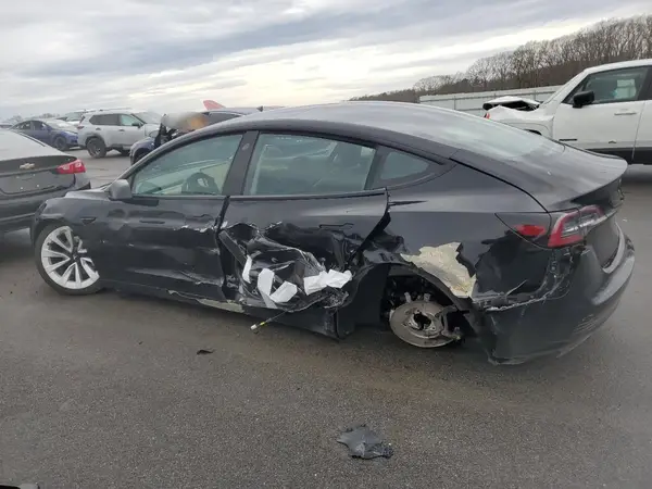 5YJ3E1EAXPF435433 2023 TESLA MODEL 3 - Image 2