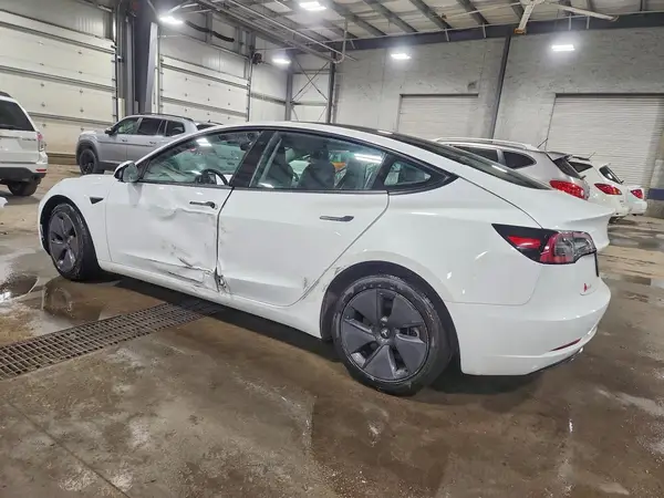 5YJ3E1EAXPF437215 2023 TESLA MODEL 3 - Image 2