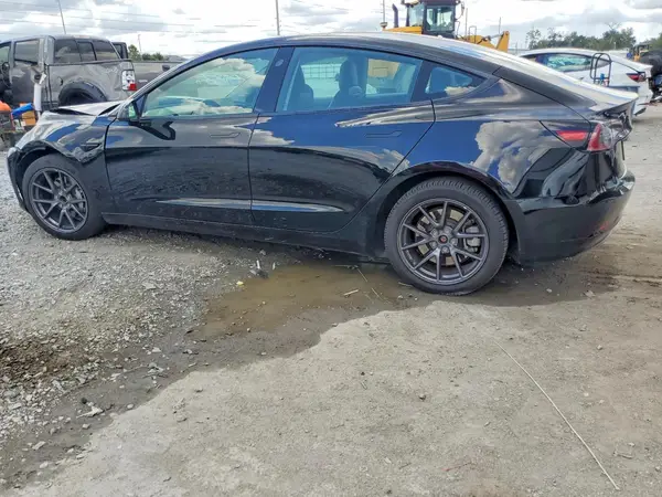 5YJ3E1EAXPF452832 2023 TESLA MODEL 3 - Image 2