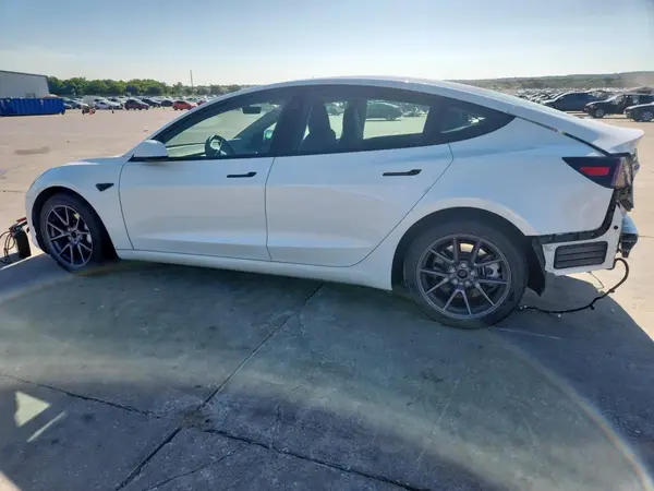 5YJ3E1EAXPF488052 2023 TESLA MODEL 3 - Image 2