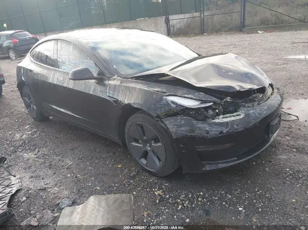 5YJ3E1EAXPF492165 2023 TESLA MODEL 3 - Image 1