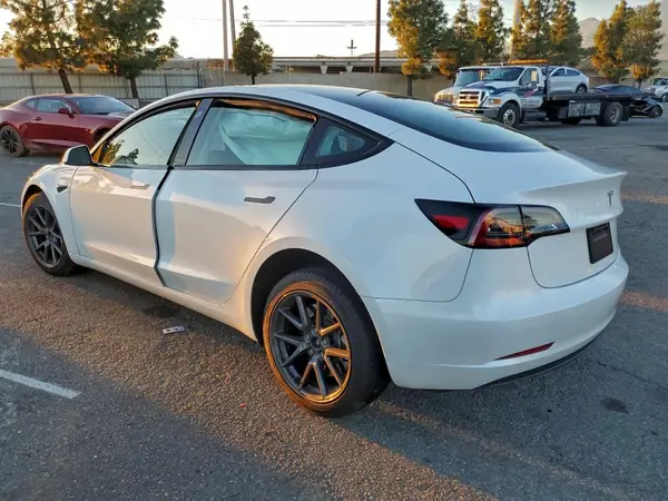 5YJ3E1EAXPF540800 2023 TESLA MODEL 3 - Image 2