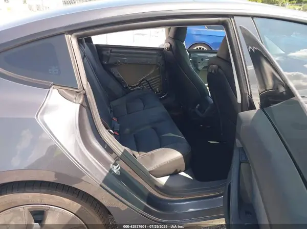 5YJ3E1EAXPF642632 2023 TESLA MODEL 3 - Image 8