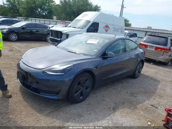 5YJ3E1EAXPF661052 2023 TESLA MODEL 3 - Image 2