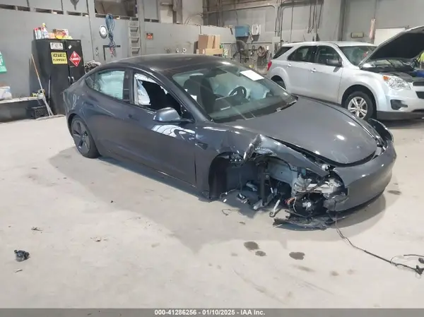 5YJ3E1EAXPF685741 2023 TESLA MODEL 3 - Image 1