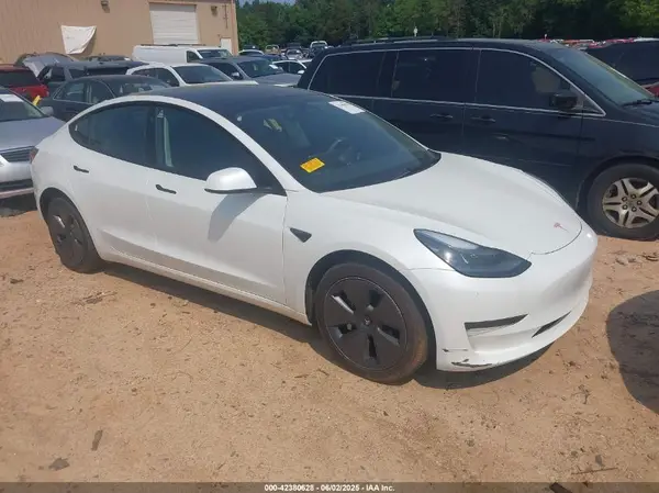 5YJ3E1EAXPF686095 2023 TESLA MODEL 3 - Image 1