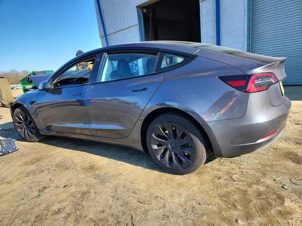 5YJ3E1EAXPF692494 2023 TESLA MODEL 3 - Image 2