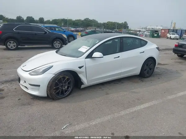 5YJ3E1EAXPF699395 2023 TESLA MODEL 3 - Image 2