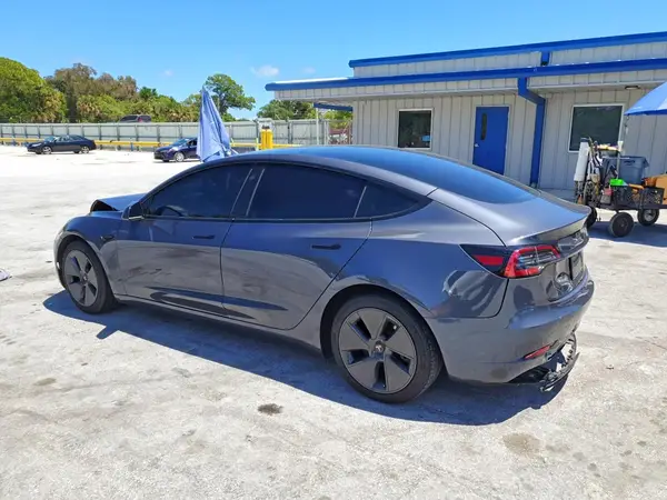 5YJ3E1EAXPF699929 2023 TESLA MODEL 3 - Image 2