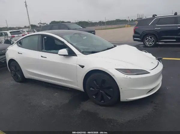 5YJ3E1EAXRF740594 2024 TESLA MODEL 3 - Image 1