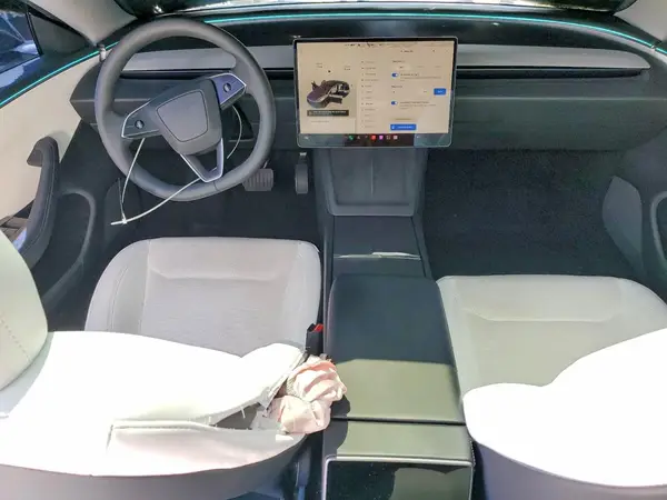 5YJ3E1EAXRF821370 2024 TESLA MODEL 3 - Image 8