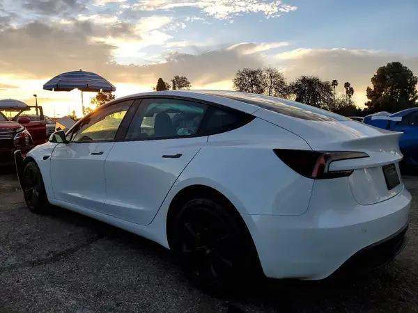 5YJ3E1EAXRF821885 2024 TESLA MODEL 3 - Image 2