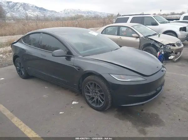 5YJ3E1EAXRF832112 2024 TESLA MODEL 3 - Image 1