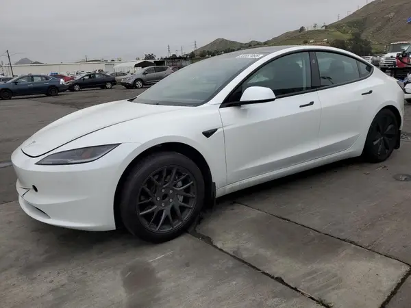5YJ3E1EAXRF856426 2024 TESLA MODEL 3 - Image 1