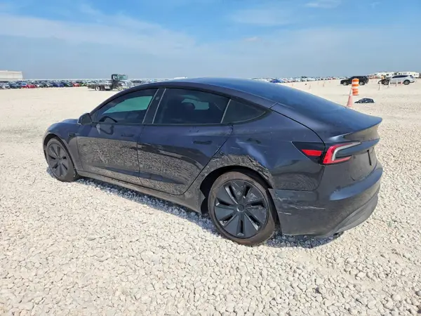 5YJ3E1EAXSF000520 2025 TESLA MODEL 3 - Image 2