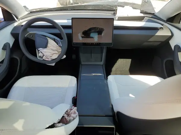 5YJ3E1EAXSF004647 2025 TESLA MODEL 3 - Image 8