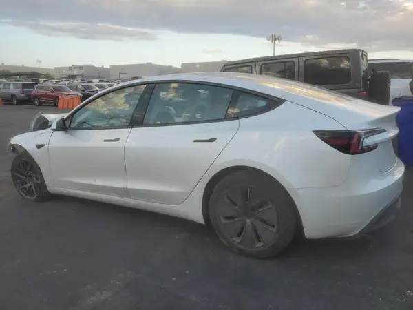 5YJ3E1EAXSF009282 2025 TESLA MODEL 3 - Image 2