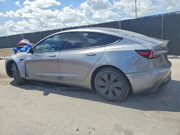 5YJ3E1EAXSF013901 2025 TESLA MODEL 3 - Image 2