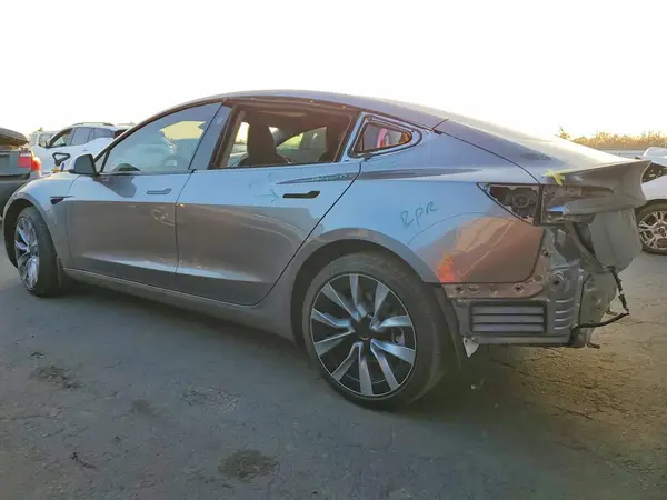 5YJ3E1EAXSF015793 2025 TESLA MODEL 3 - Image 2