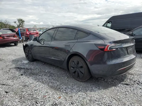 5YJ3E1EAXSF016913 2025 TESLA MODEL 3 - Image 2