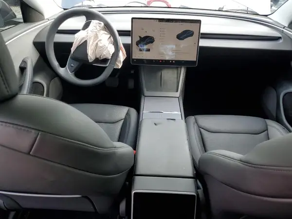 5YJ3E1EAXSF016913 2025 TESLA MODEL 3 - Image 8