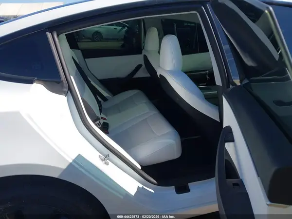 5YJ3E1EAXSF017091 2025 TESLA MODEL 3 - Image 8