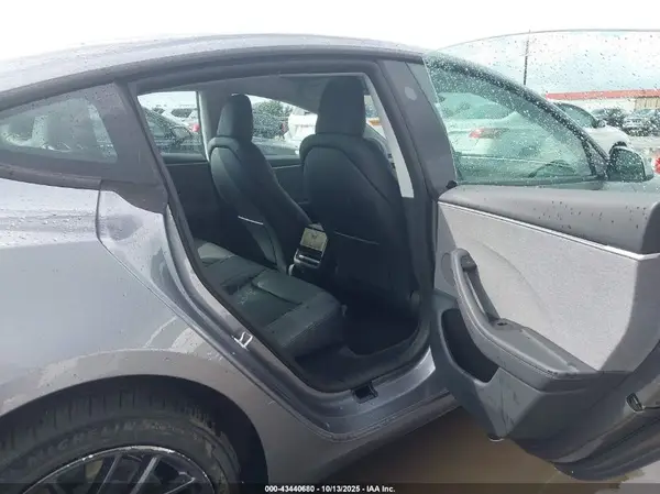 5YJ3E1EAXSF017298 2025 TESLA MODEL 3 - Image 8