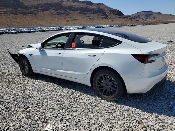 5YJ3E1EAXSF017754 2025 TESLA MODEL 3 - Image 2