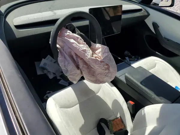 5YJ3E1EAXSF017754 2025 TESLA MODEL 3 - Image 8