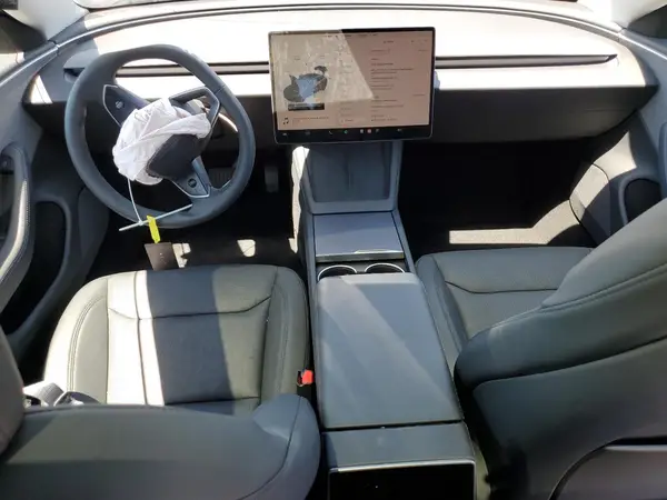 5YJ3E1EAXSF018693 2025 TESLA MODEL 3 - Image 8