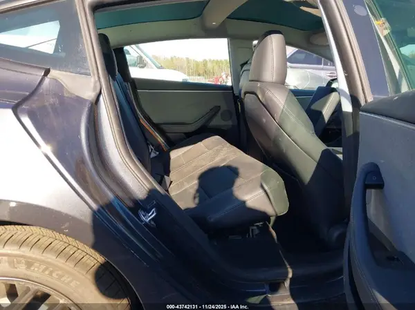 5YJ3E1EAXSF021349 2025 TESLA MODEL 3 - Image 8