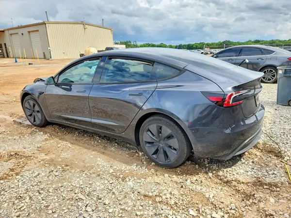 5YJ3E1EAXSF026695 2025 TESLA MODEL 3 - Image 2