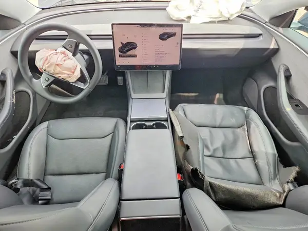 5YJ3E1EAXSF026695 2025 TESLA MODEL 3 - Image 8