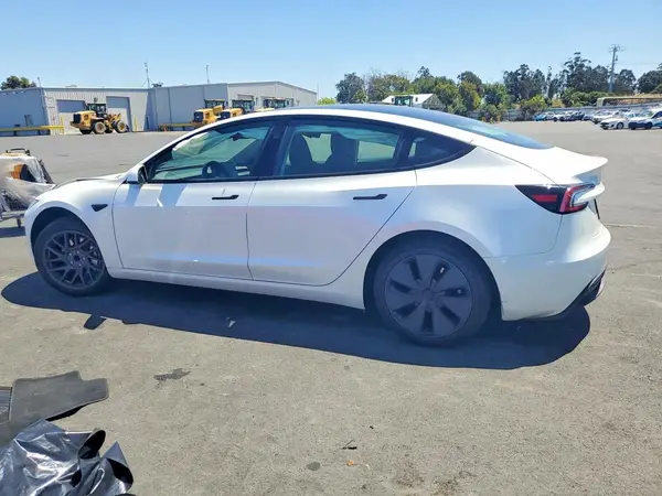 5YJ3E1EAXSF034912 2025 TESLA MODEL 3 - Image 2
