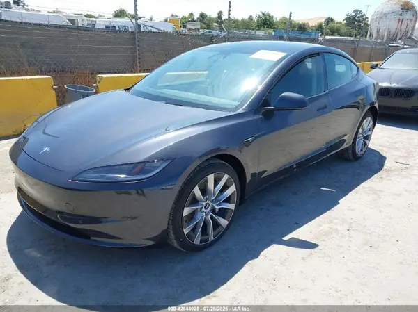 5YJ3E1EAXSF038636 2025 TESLA MODEL 3 - Image 2