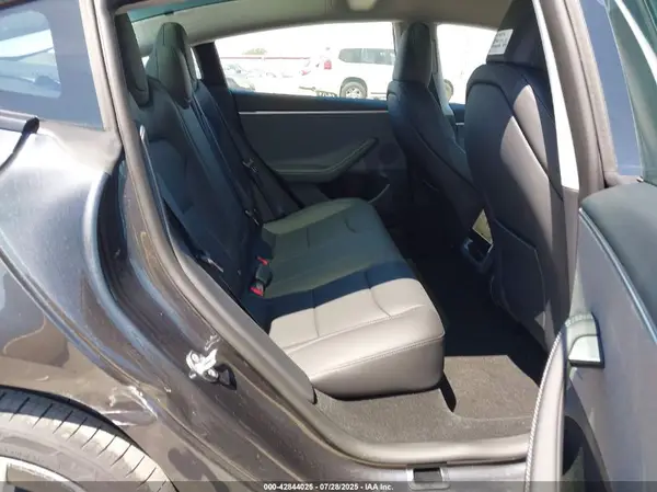 5YJ3E1EAXSF038636 2025 TESLA MODEL 3 - Image 8