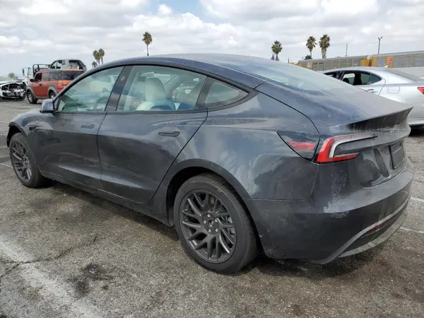 5YJ3E1EAXSF040838 2025 TESLA MODEL 3 - Image 2