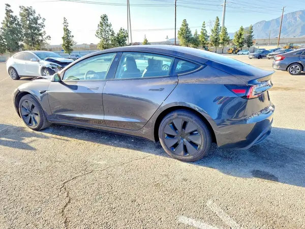 5YJ3E1EAXSF044873 2025 TESLA MODEL 3 - Image 2